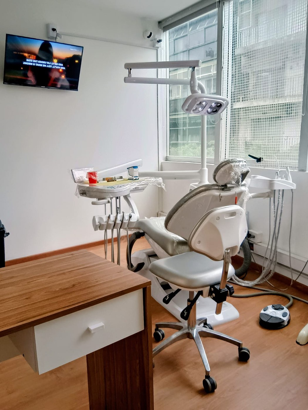 Consultorio equipado con TV